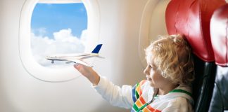 Viajando de avião com crianças