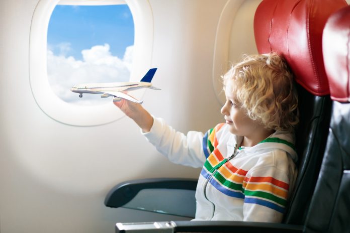Viajando de avião com crianças